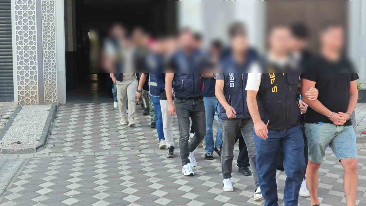 KOCAELİ’DE KENDİLERİNİ BORSA YATIRIM FİRMALARININ YÖNETİCİLERİ OLARAK TANITARAK VATANDAŞLARI...