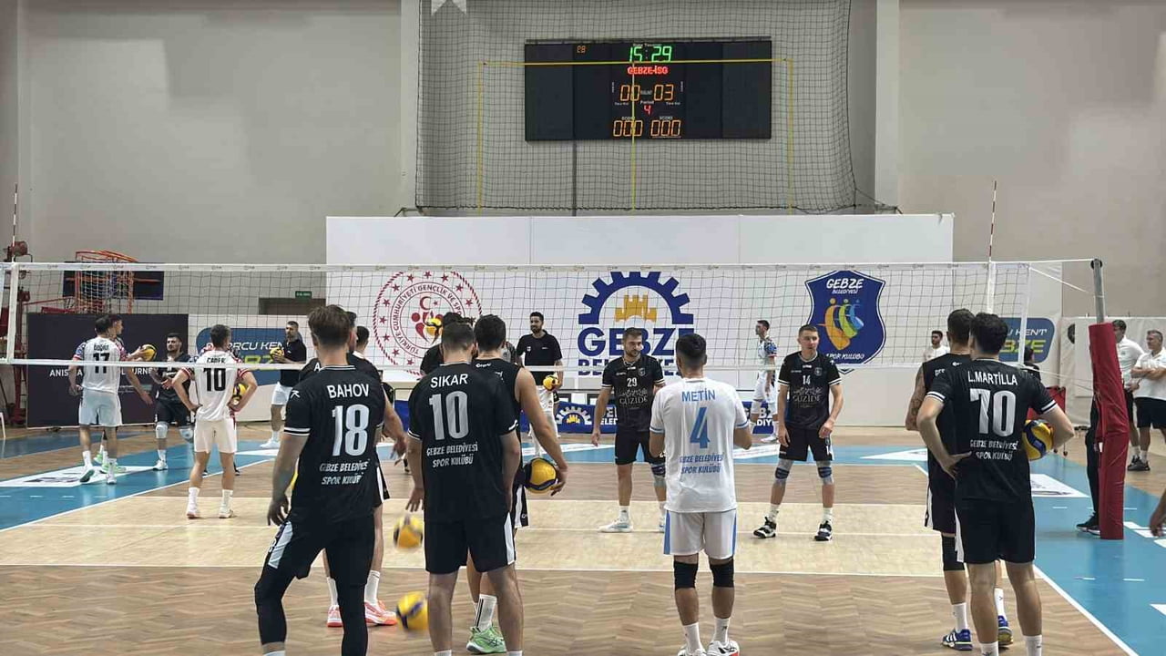 KOCAELİ’DE MERHUM DURSUN ALİ ARSLAN ANISINA DÜZENLENEN VOLEYBOL TURNUVASINDA İLK GÜN İKİ...