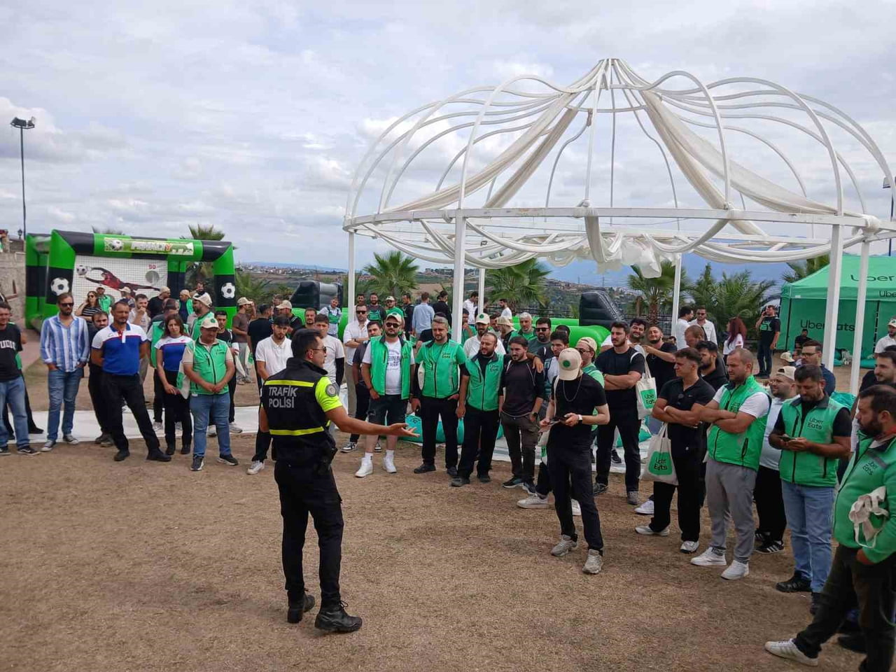 KOCAELİ’DE TRAFİK POLİSİ TARAFINDAN 258 MOTORLU KURYEYE GÜVENLİ MOTOSİKLET SÜRÜŞÜ EĞİTİMİ...