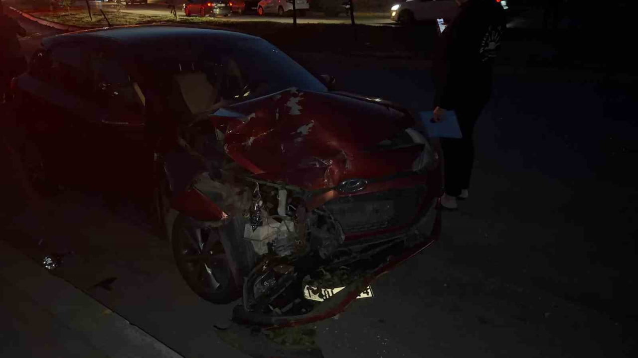 KOCAELİ’NİN GEBZE İLÇESİNDE VİRAJI ALAMAYAN BELEDİYE OTOBÜSÜ, YAKLAŞIK 60 METRE KIZAKLAYARAK KARŞI...