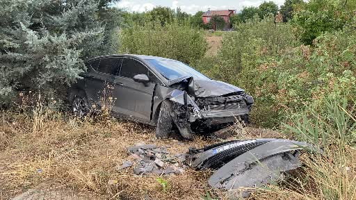 Kontrolden çıkan otomobil ağaca çarptı: 4 yaralı