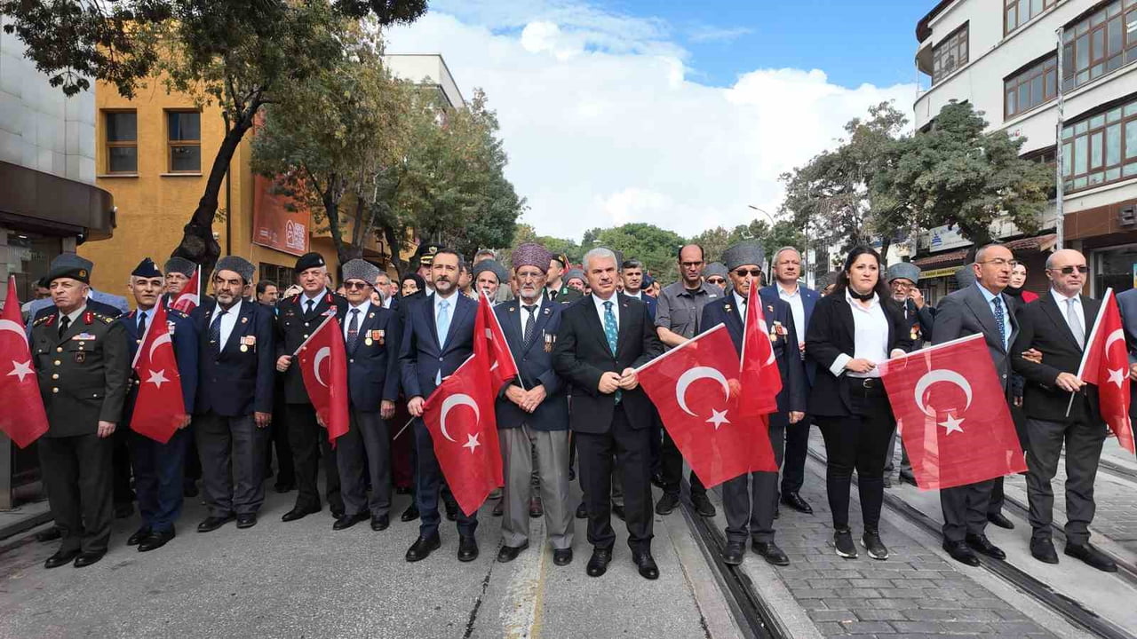 KONYA’DA 19 EYLÜL GAZİLER GÜNÜ KAPSAMINDA "KAHRAMANLARLA KARDEŞLİK YOLUNDA" TEMASIYLA YÜRÜYÜŞ...
