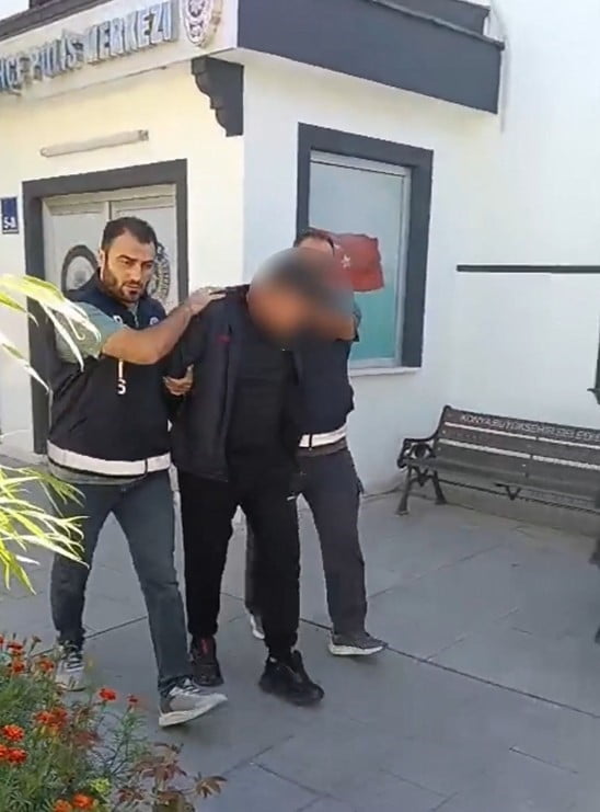 KONYA’DA ELİNDE SOPA BULUNAN BİR ŞAHSIN TRAFİKTE BAŞKA BİR SÜRÜCÜYE YAPTIĞI HAREKET NEDENİYLE 380...