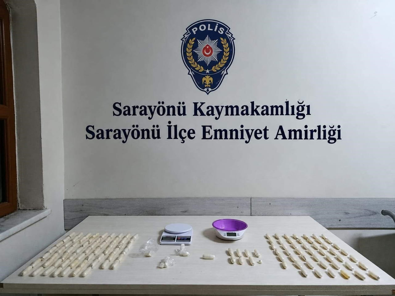 KONYA’DA POLİS EKİPLERİNİN DÜZENLEDİĞİ UYUŞTURUCU OPERASYONUNDA, YURT DIŞINDAN YUTARAK...