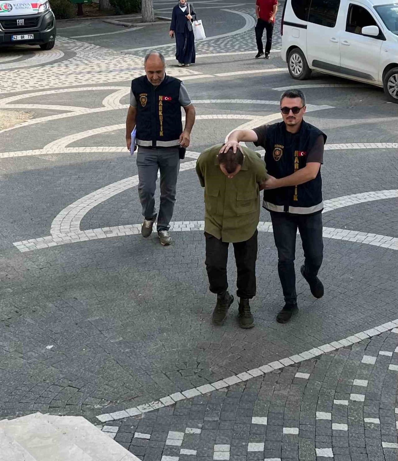 KONYA’NIN AKŞEHİR İLÇESİNDE POLİS EKİPLERİNİN DÜZENLEDİĞİ UYUŞTURUCU OPERASYONUNDA 23 GRAM...