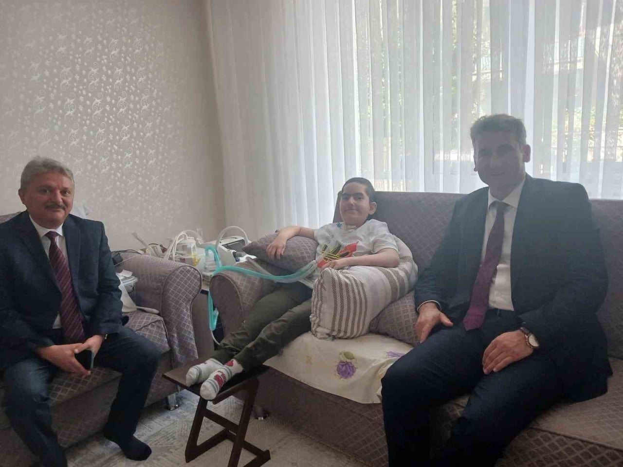 KONYA’NIN BEYŞEHİR İLÇESİNDE, ÇEŞİTLİ NEDENLERLE EĞİTİMLERİNE EVLERİNDE DEVAM EDEN ÖĞRENCİLER...