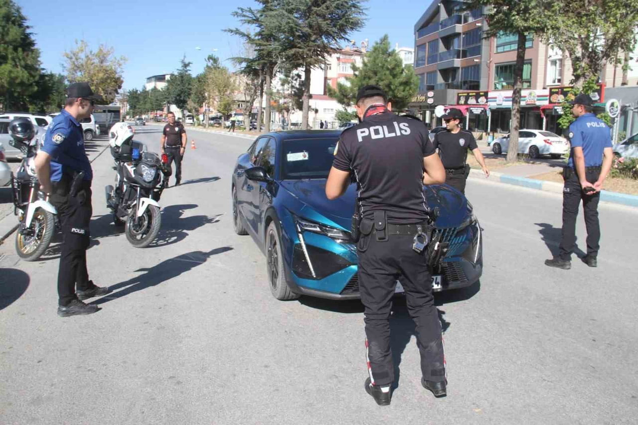 KONYA’NIN BEYŞEHİR İLÇESİNDE GÜVENLİK VE ASAYİŞ UYGULAMALARINDA GÖREV ALAN POLİS EKİPLERİNE YUNUS...