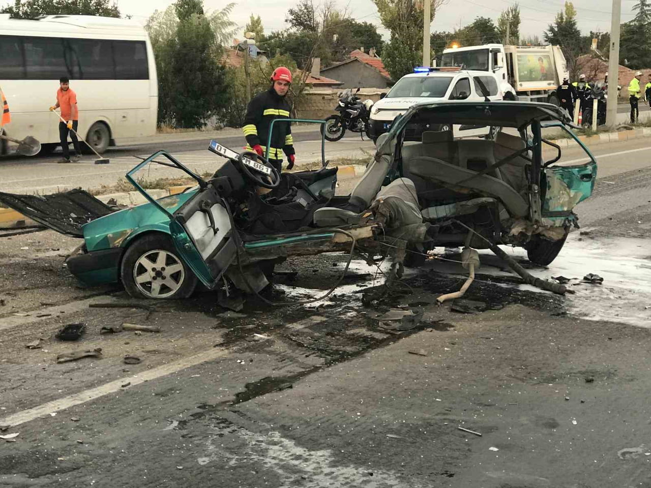 KONYA’NIN EREĞLİ İLÇESİNDE ALKOLLÜ SÜRÜCÜNÜN KULLANDIĞI HAFİF TİCARİ ARAÇ KAVŞAKTA OTOMOBİLE...