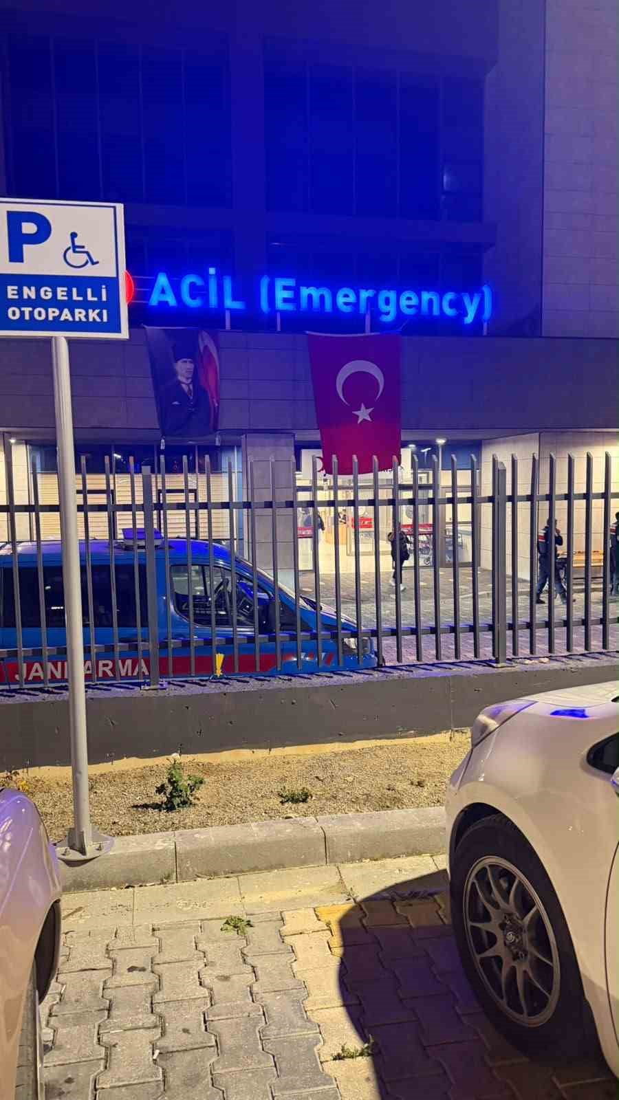 KONYA’NIN SEYDİŞEHİR İLÇESİNDE İKİ KARDEŞ ARASINDA ÇIKAN SİLAHLI TARTIŞMADA BİR KİŞİ BACAKLARINDAN...