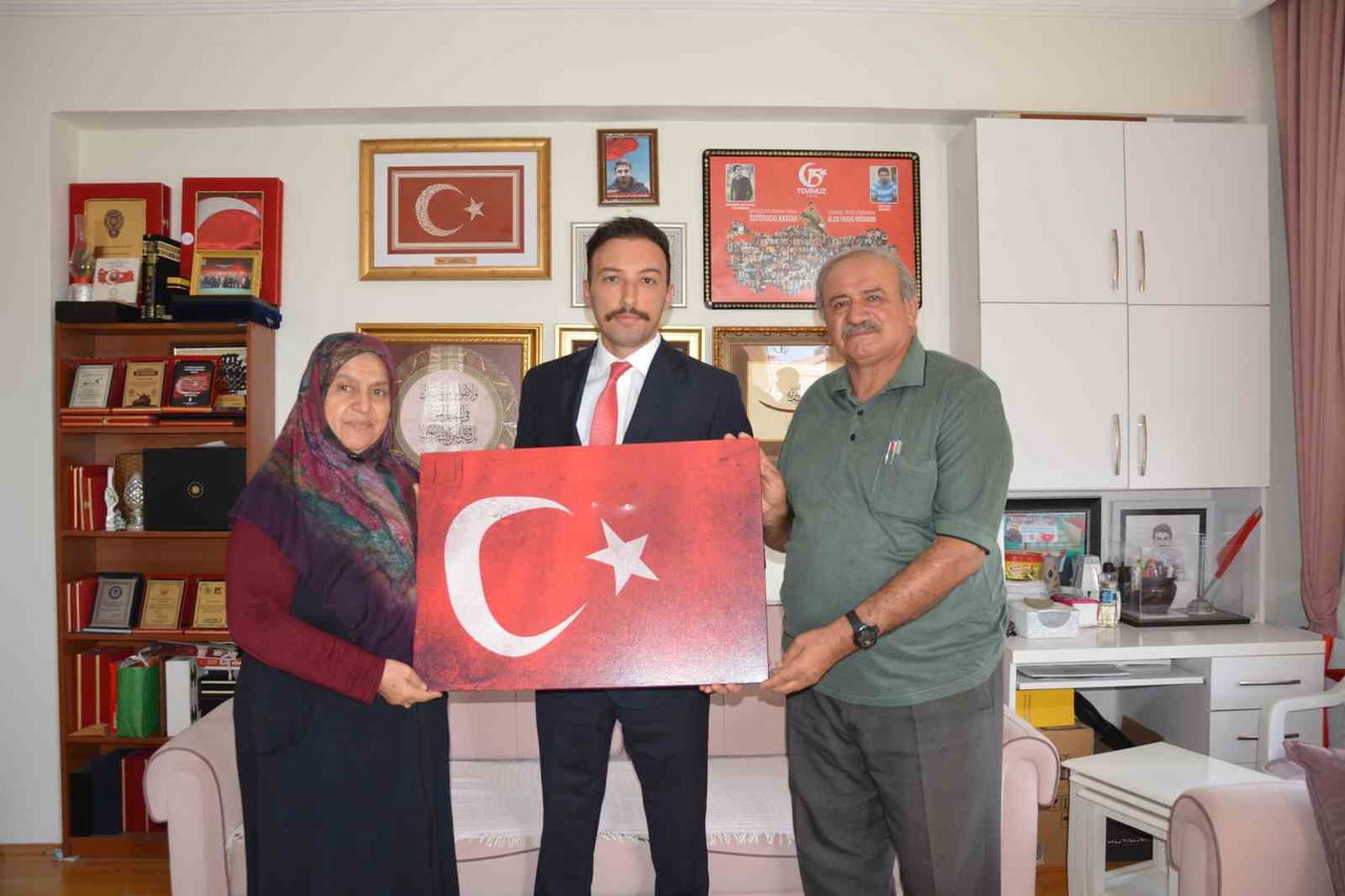 KORKUTELİ CUMHURİYET BAŞSAVCISI OZAN KAPICI, 15 TEMMUZ ŞEHİDİ YASİN NACİ AĞAROĞLU'NUN AİLESİNİ...