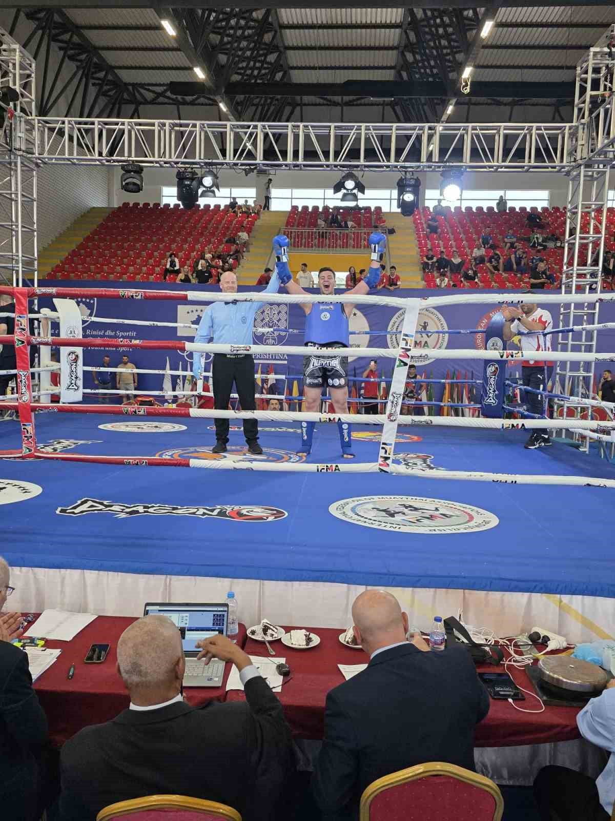 KOSOVA’DA DÜZENLENEN U24 DÜNYA MUAYTHAİ ŞAMPİYONASI’NDA +91 KİLODA MÜCADELE EDEN VANLI SPORCU...