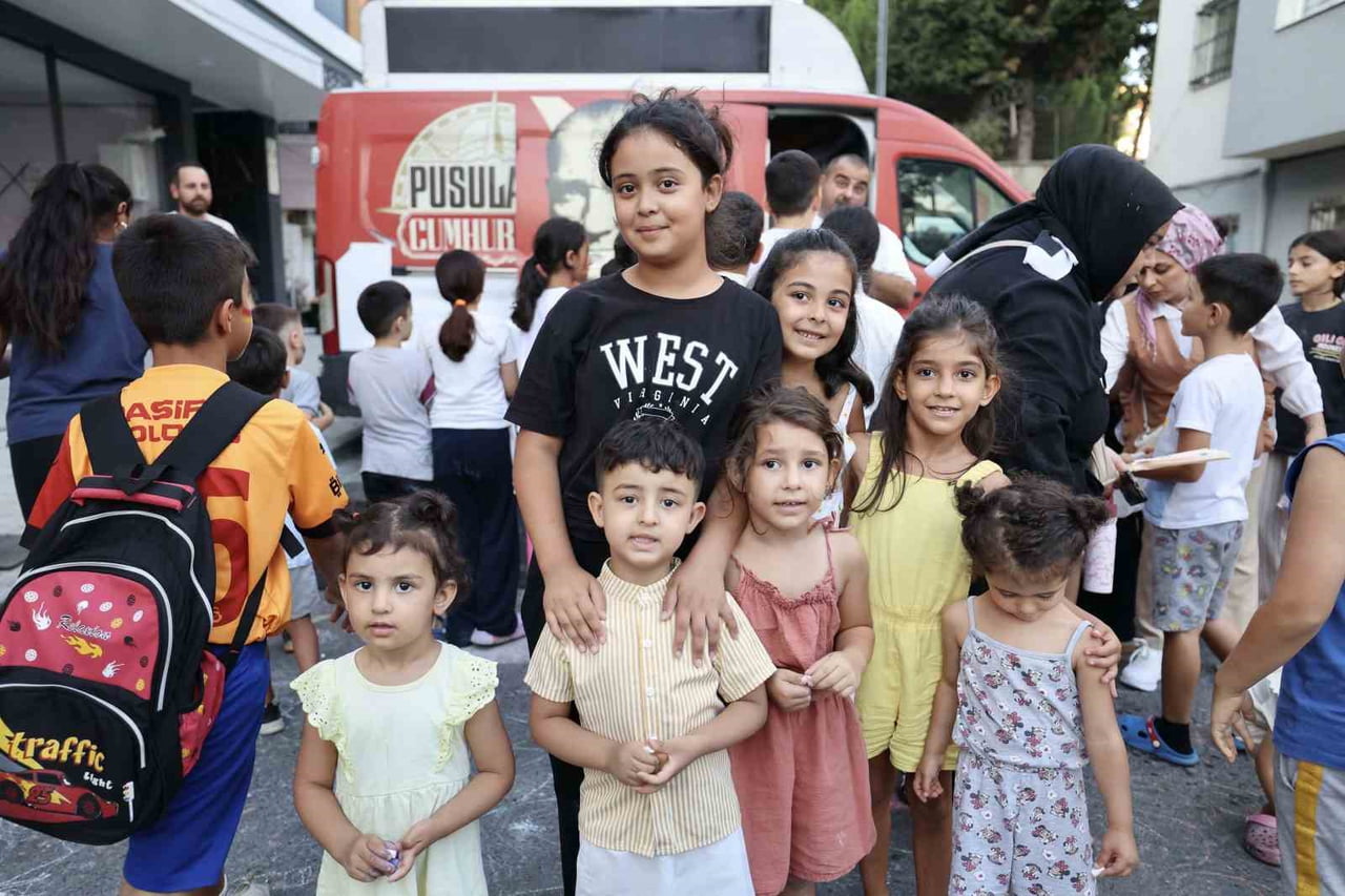 KÜÇÜKÇEKMECE’DE SOKAKTA OYUN VAR’LA ÇOCUKLAR, YAZ BOYUNCA GELENEKSEL ÇOCUK OYUNLARIYLA...