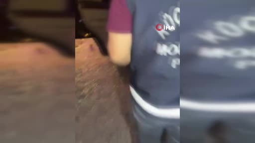 Küçükçekmece’de şüphe üzerine durdurulan araçtan silah ve çakar sistemi çıktı