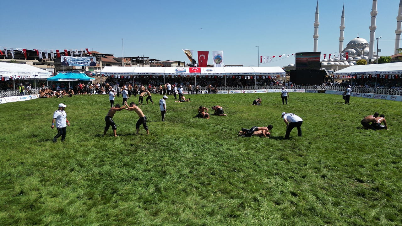 KULA’DA BU YIL 29’UNCUSU DÜZENLENEN GELENEKSEL YAĞLI GÜREŞLERİ’NDE BAŞPEHLİVANLIĞI, PALABIYIK...