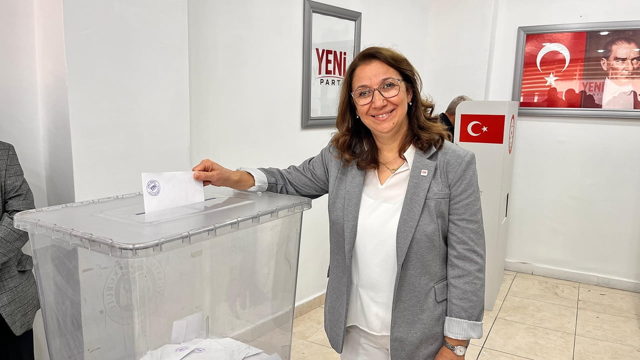 KULA’DA YENİ PARTİ’NİN KONGRESİ ÖNCESİNDE GERÇEKLEŞTİRİLEN PARTİ İÇİ ÖN SEÇİMDE MEVCUT İLÇE...