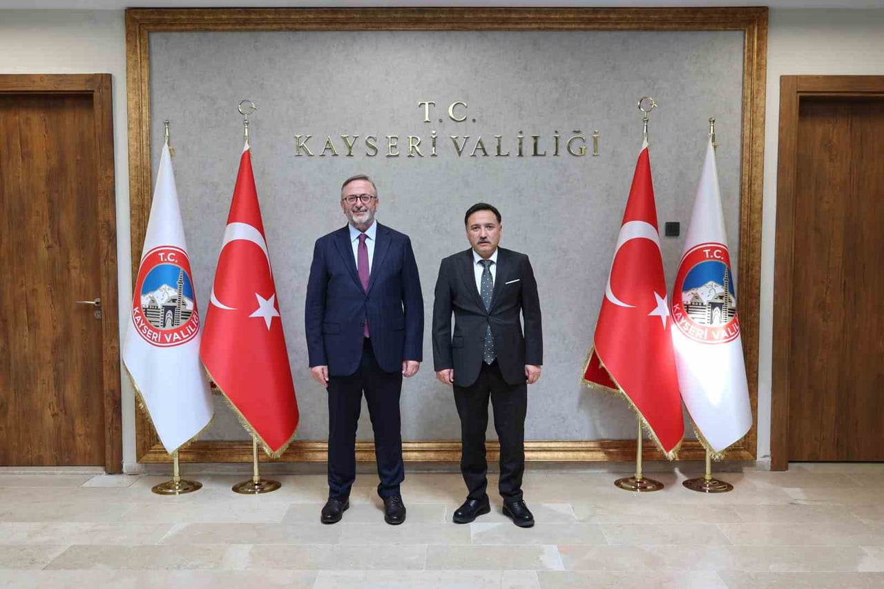 KÜLTÜR VE TURİZM BAKAN YARDIMCISI DR. COŞKUN YILMAZ, KAYSERİ VALİSİ GÖKMEN ÇİÇEK’İ MAKAMINDA...