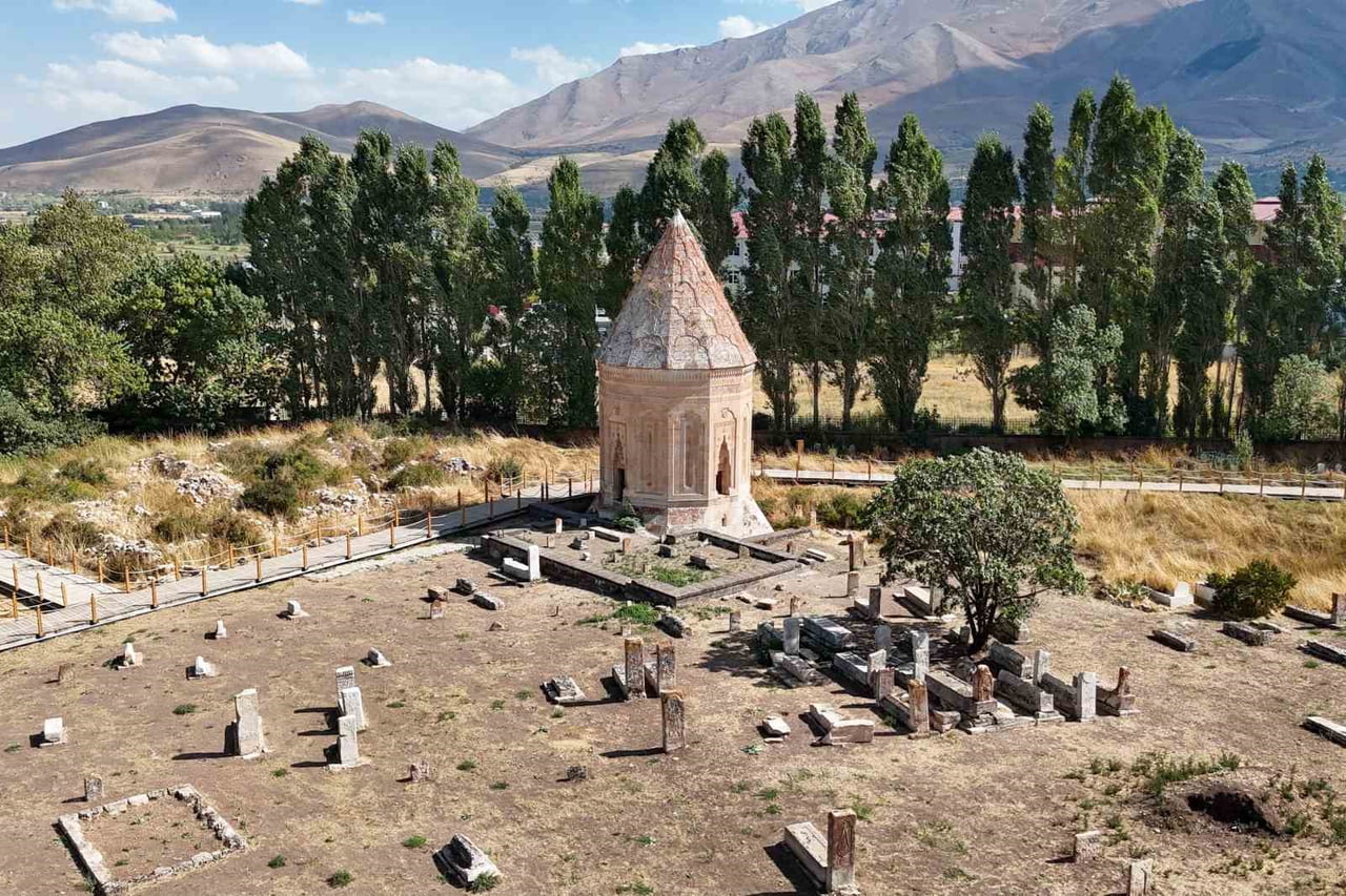 KÜLTÜR VE TURİZM BAKANLIĞI TARAFINDAN YÜRÜTÜLEN “GELECEĞE MİRAS PROJESİ” KAPSAMINDA VAN’IN GEVAŞ...