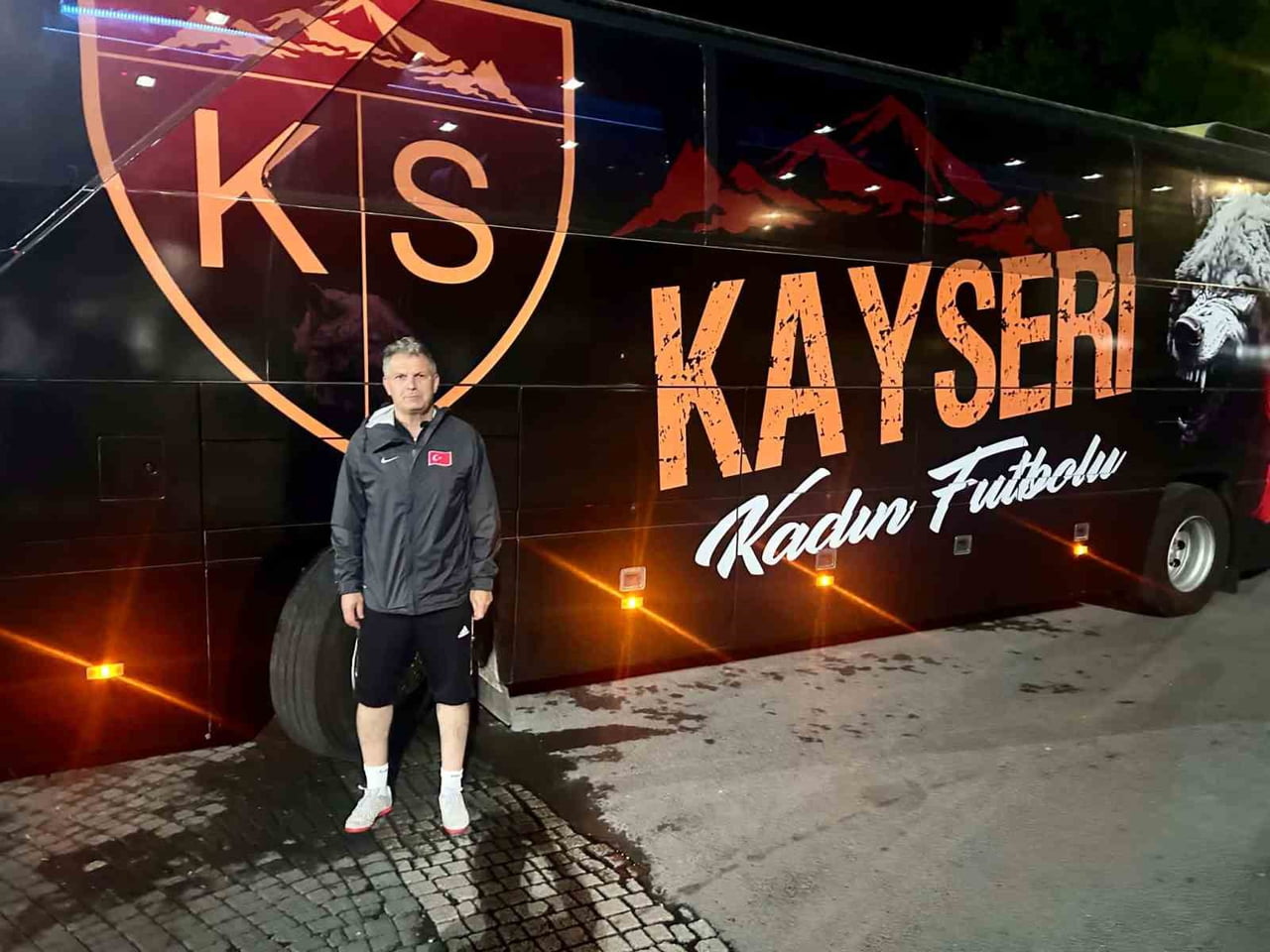 KULÜP BAŞKANI MUTLU ÖNAL, KADIN FUTBOLCULARIN DEPLASMANLARA GİDİP GELİRKEN ARTIK RAHAT VE KONFORLU...