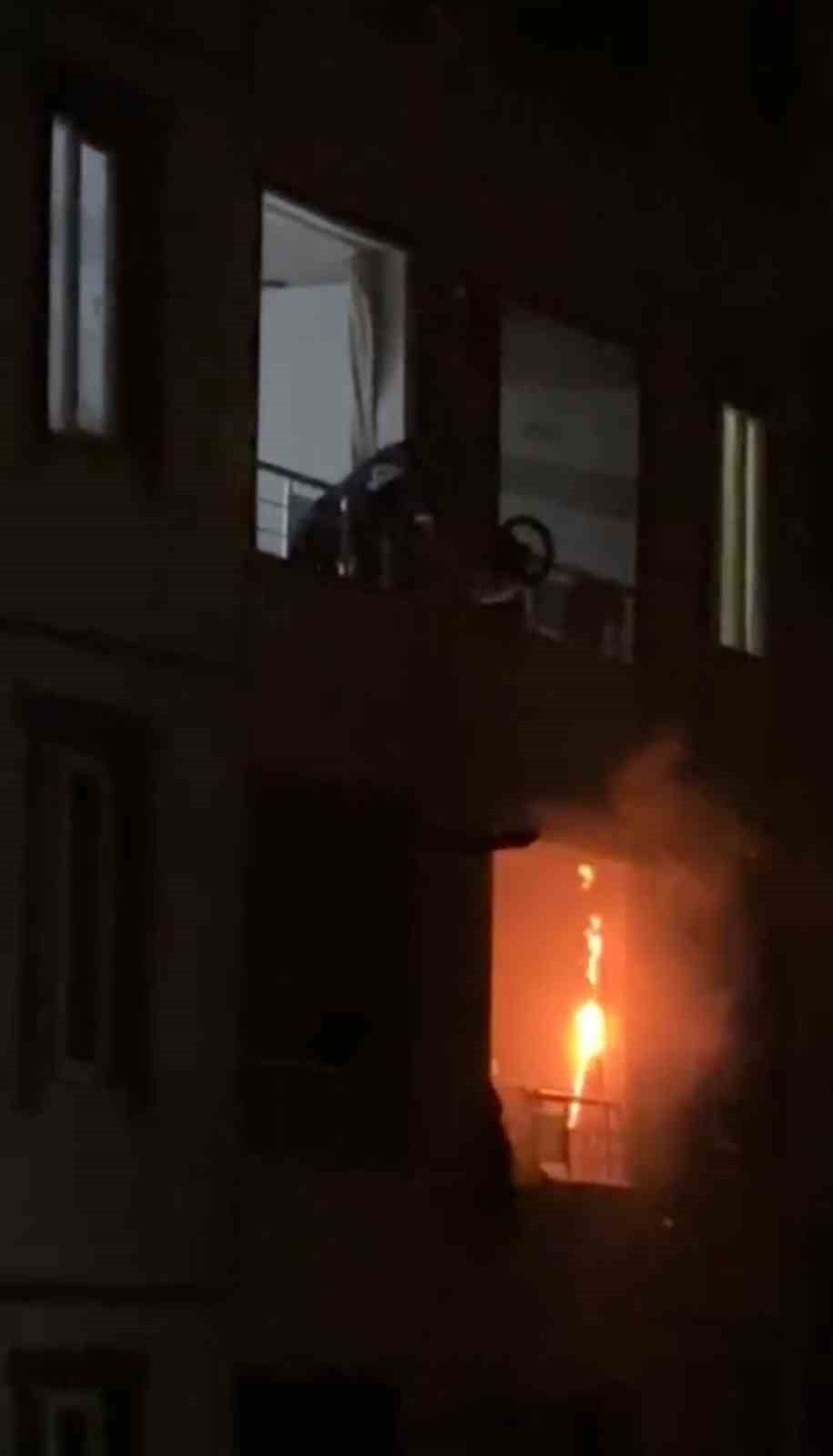KURTALAN’DA APARTMANIN 2. KATINDA YANGIN ÇIKTI