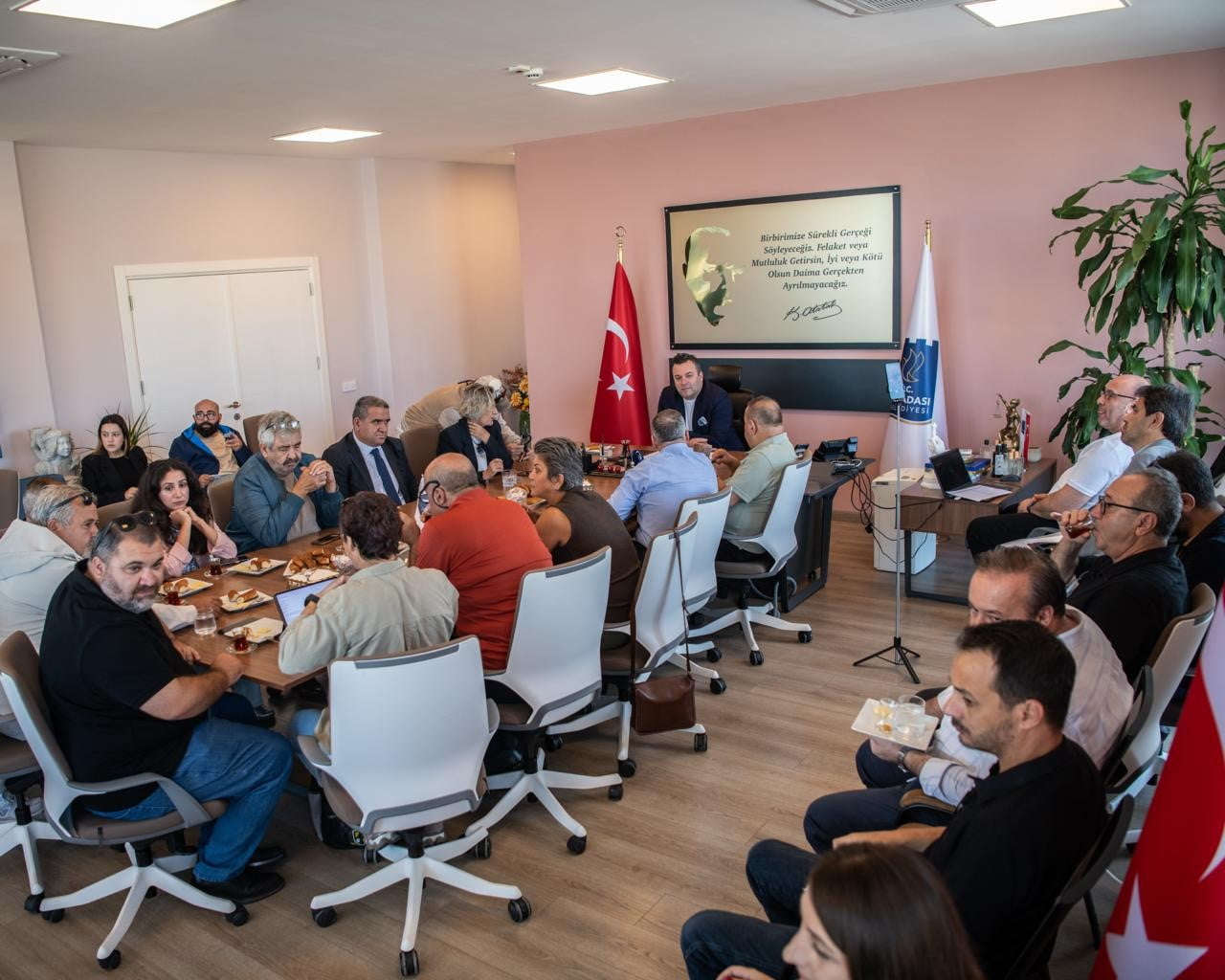 KUŞADASI BELEDİYE BAŞKAN VEKİLİ TAHSİN DEMİRTAŞ, KUŞADASI’NDAKİ ULUSAL VE YEREL MEDYA...