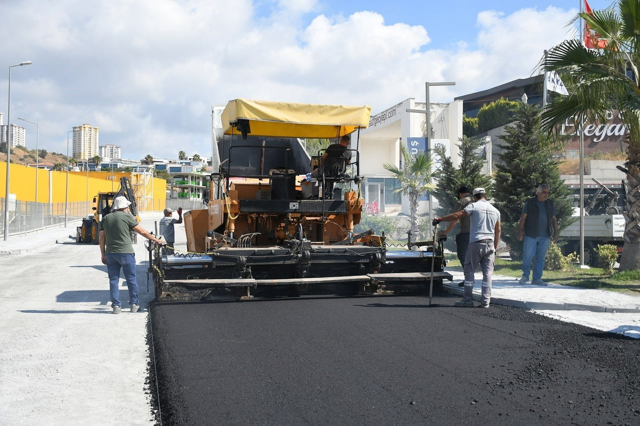 KUŞADASI BELEDİYESİ FEN İŞLERİ MÜDÜRLÜĞÜ EKİPLERİ, BU HAFTA KENT GENELİNDE 68 FARKLI NOKTADA YOL...