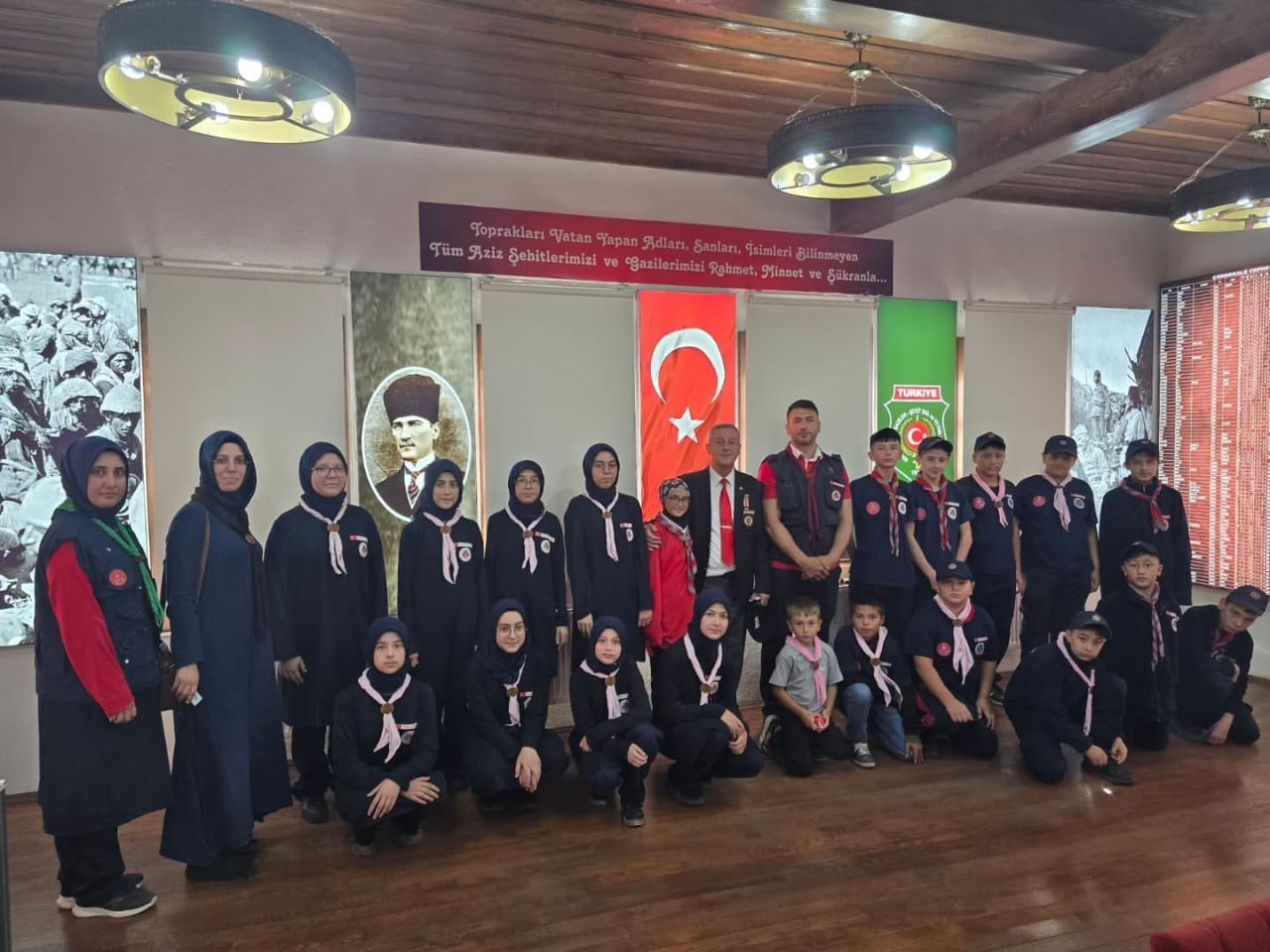 KÜTAHYA'DA İZCİLER GAZİLERLE BİR ARAYA GELDİ