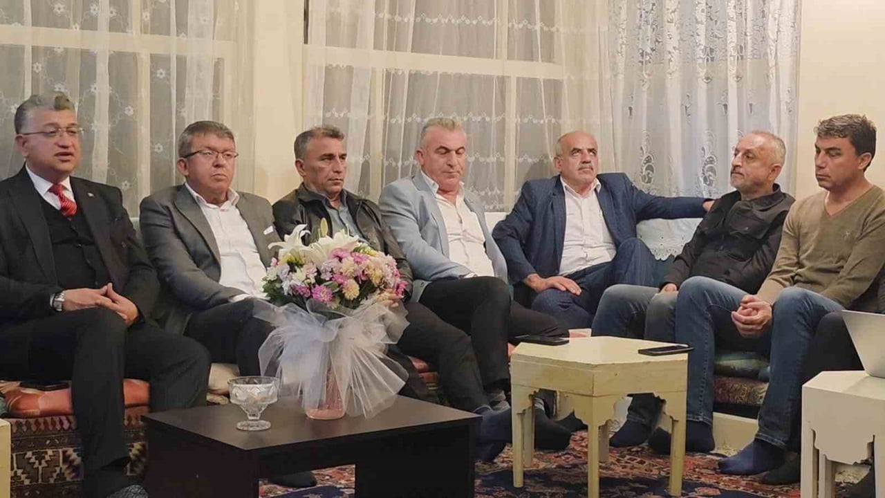 KÜTAHYA'DA MERHUM RESSAM AHMET YAKUPOĞLU'NUN EVİNDE AHİ GECESİ DÜZENLENDİ