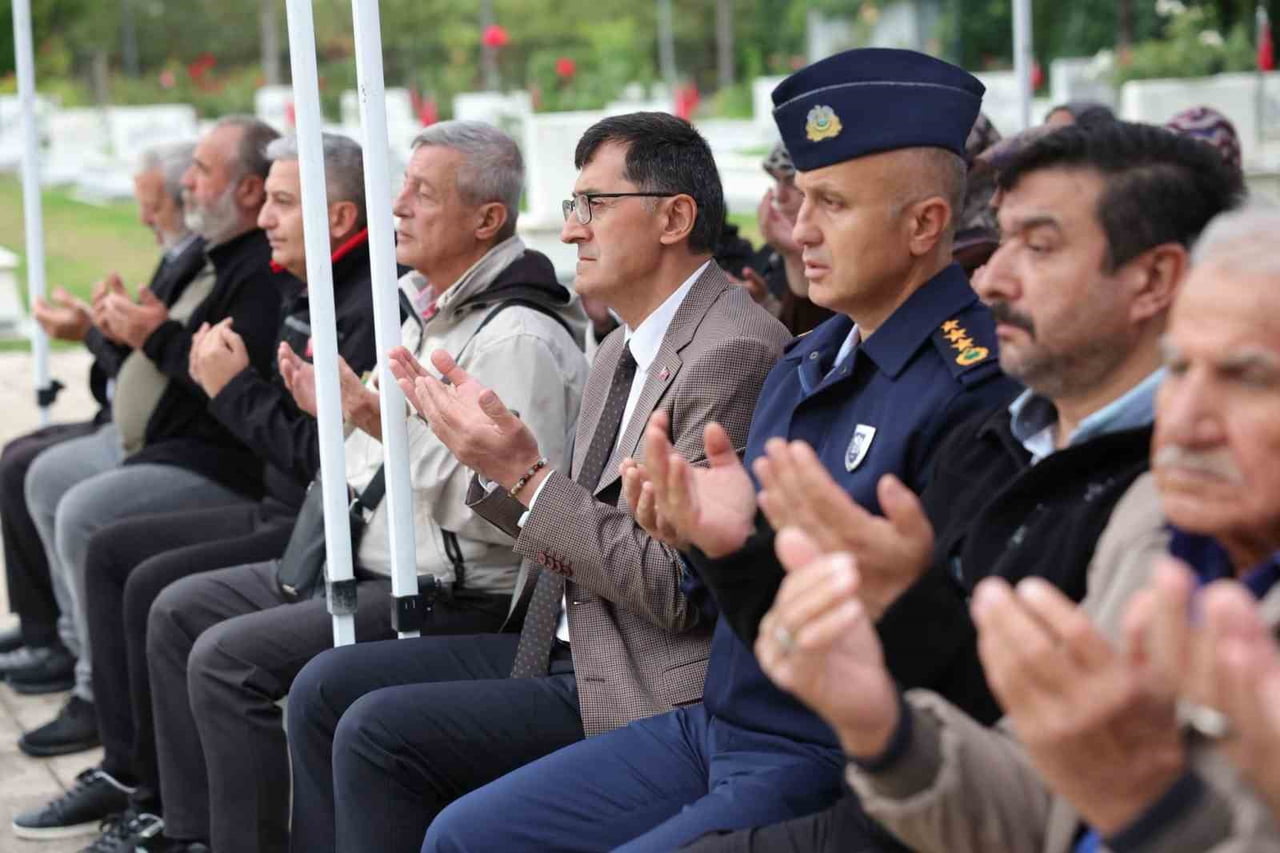 KÜTAHYA'DA ŞEHİTLER VE GAZİLER İÇİN KUR'AN-I KERİM TİLAVETİ VE MEVLİT PROGRAMI...