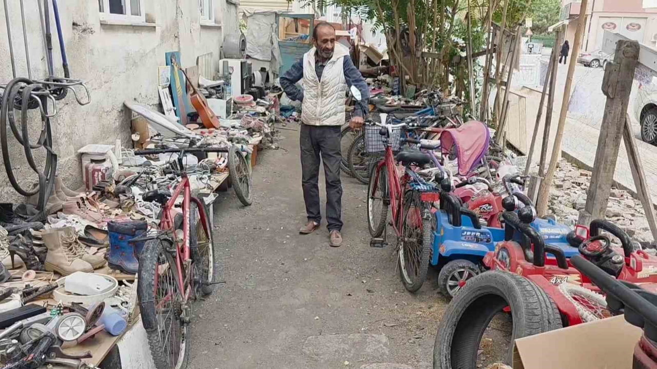 KÜTAHYA'DA YAKLAŞIK 8 YILDIR İKİNCİ EL MALZEMELERİN ALIM SATIMINI YAPAN MEHMET ÖZDEMİR...