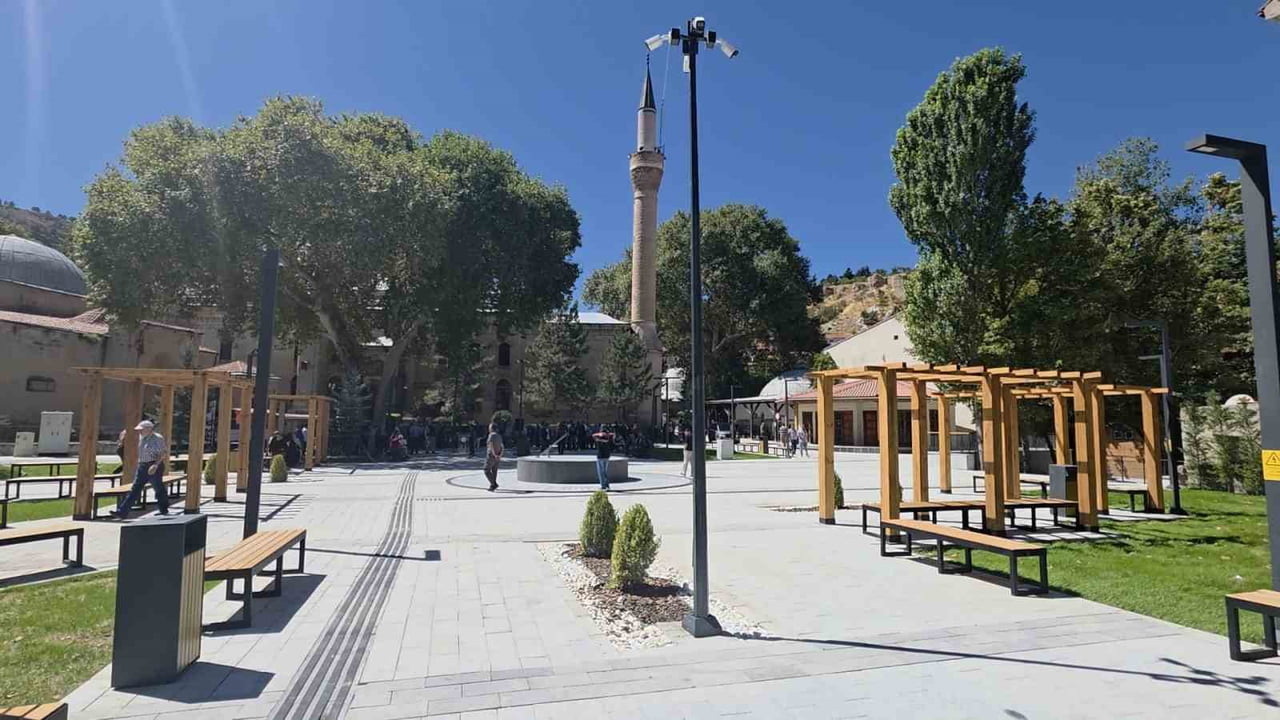 KÜTAHYA BELEDİYESİ TARAFINDAN ŞEHRİN TARİHİ DOKUSUNUN KORUNMASI, VATANDAŞLARIN DAHA RAHAT...