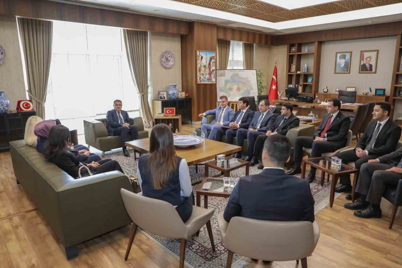 KÜTAHYA VALİSİ IŞIN, İLÇE KAYMAKAMLARIYLA BİR ARAYA GELDİ