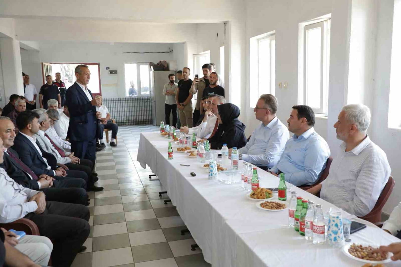 KÜTAHYA VALİSİ IŞIN, MUHTARLARIN TALEPLERİNİ DİNLEDİ