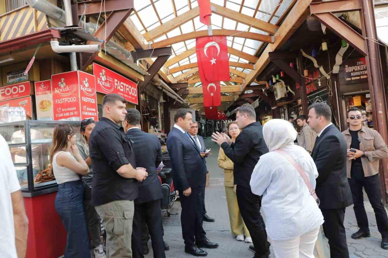 KÜTAHYA VALİSİ IŞIN, SOKAK SAĞLIKLAŞTIRMA PROJESİ ALANINDA İNCELEMELERDE BULUNDU