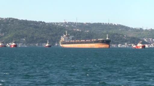 Liberya bayraklı "Anna-S" isimli kuru yük gemisi İstanbul Boğazı’ndan geçiyor