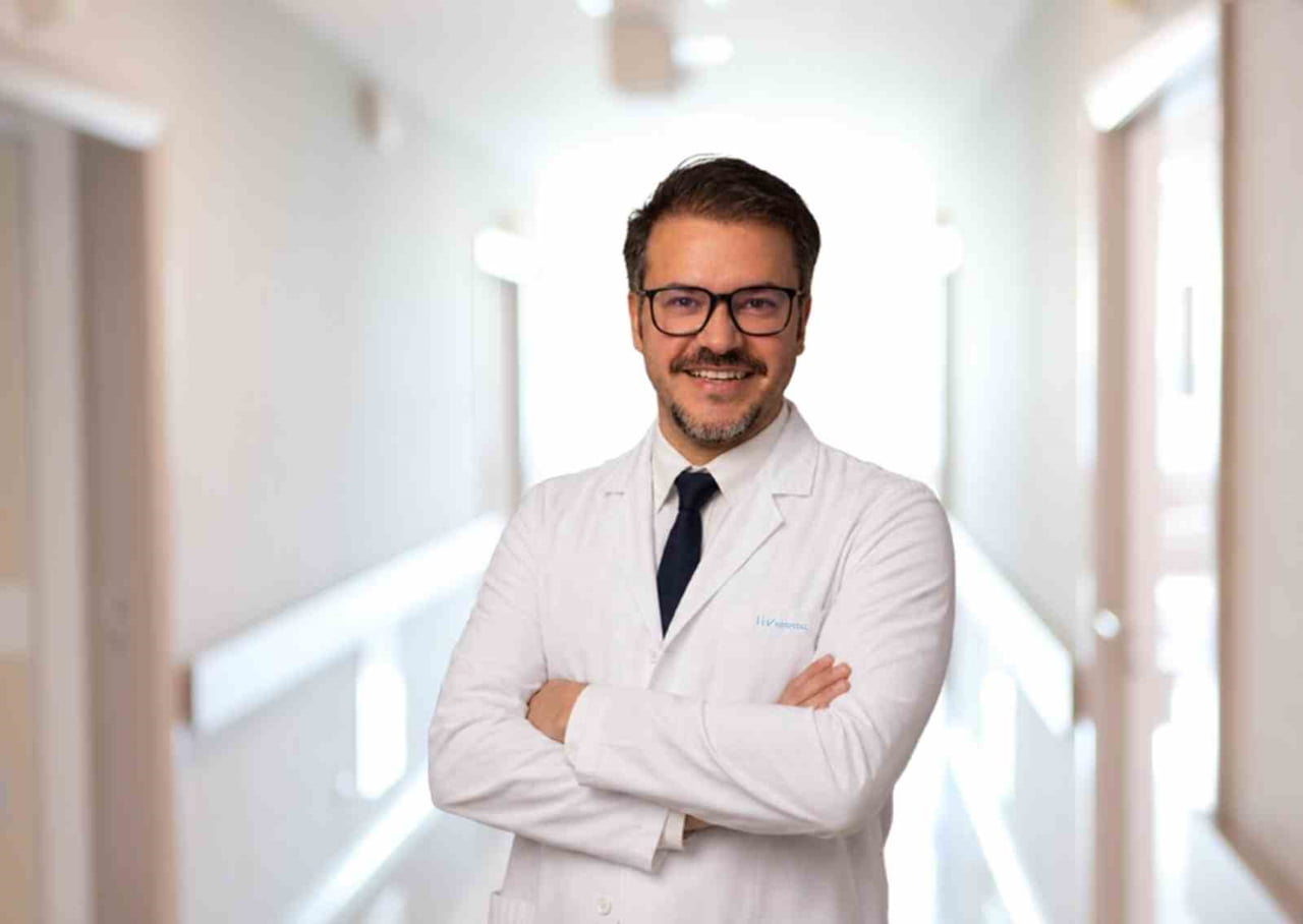 LİV HOSPİTAL ULUS ORTOPEDİ VE TRAVMATOLOJİ İLE OMURGA CERRAHİSİ UZMANI DOÇ. DR. KADİR ABUL