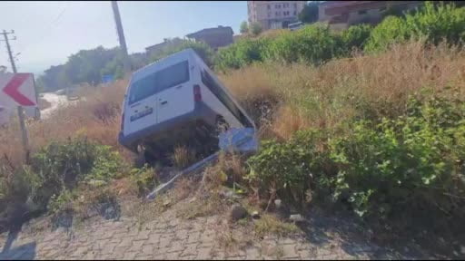 Malatya'da kontrolden çıkan minibüs şarampole devrildi: 2 yaralı