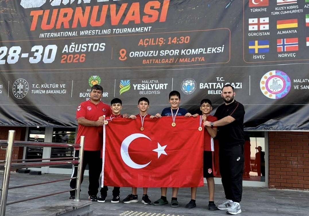 MALATYA’DA 15 ÜLKEDEN BİNDEN FAZLA SPORCUNUN KATILIMIYLA DÜZENLENEN ULUSLARARASI GÜREŞ...