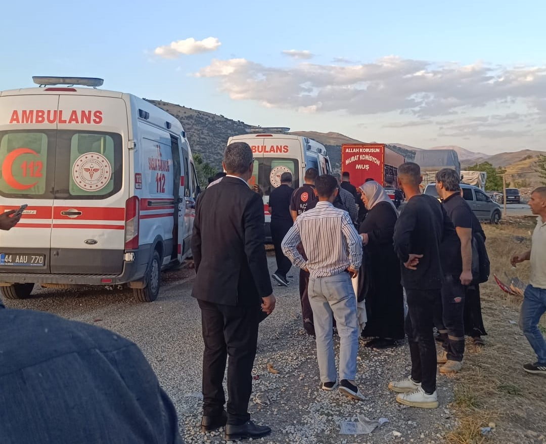 MALATYA’DA TIR İLE OTOMOBİL ÇARPIŞTI: 5 YARALI