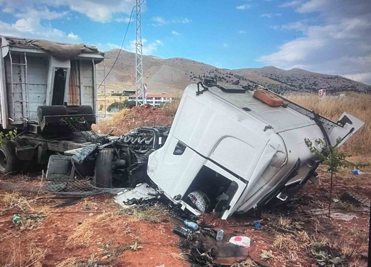 MALATYA İKİ AYRI KAZADA 9 KİŞİ YARALANDI