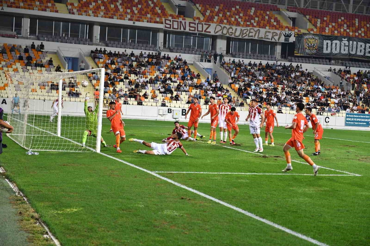 MALATYA YEŞİLYURT SPOR, ADANASPOR’U 8-0 MAĞLUP ETTİ