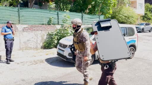 Maltepe’de ev sahibi ile işletmeci arasında silahlı gerginlik: Olay yerinde çok sayıda yaralı...