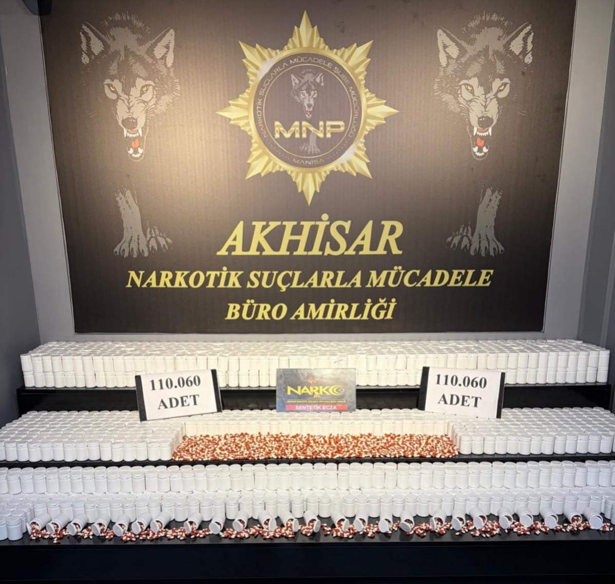 MANİSA'NIN AKHİSAR İLÇESİNDE POLİSİN İKİ AYRI İKAMETE DÜZENLEDİĞİ OPERASYONDA 110 BİN 60 ADET...