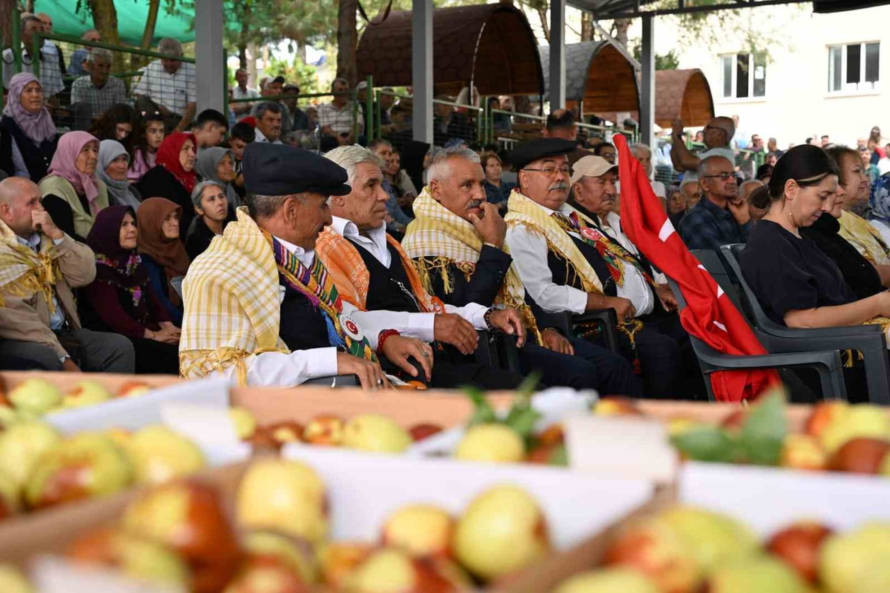 MANİSA'NIN DEMİRCİ İLÇESİNDE TARIMIN VE COĞRAFİ İŞARETLİ LEZZETLERİN KALBİ SÖĞÜTÇÜK MAHALLESİ'NDE...