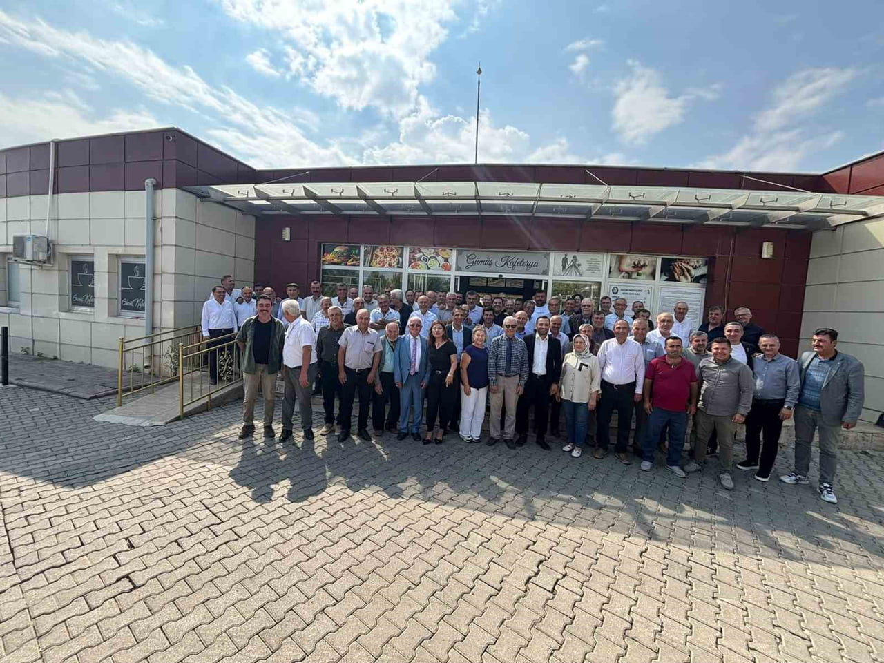 MANİSA'NIN SALİHLİ VE KÖPRÜBAŞI İLÇELERİNDE MUHTARLARLA BİR ARAYA GELEN GDZ ELEKTRİK, BÖLGEDE...