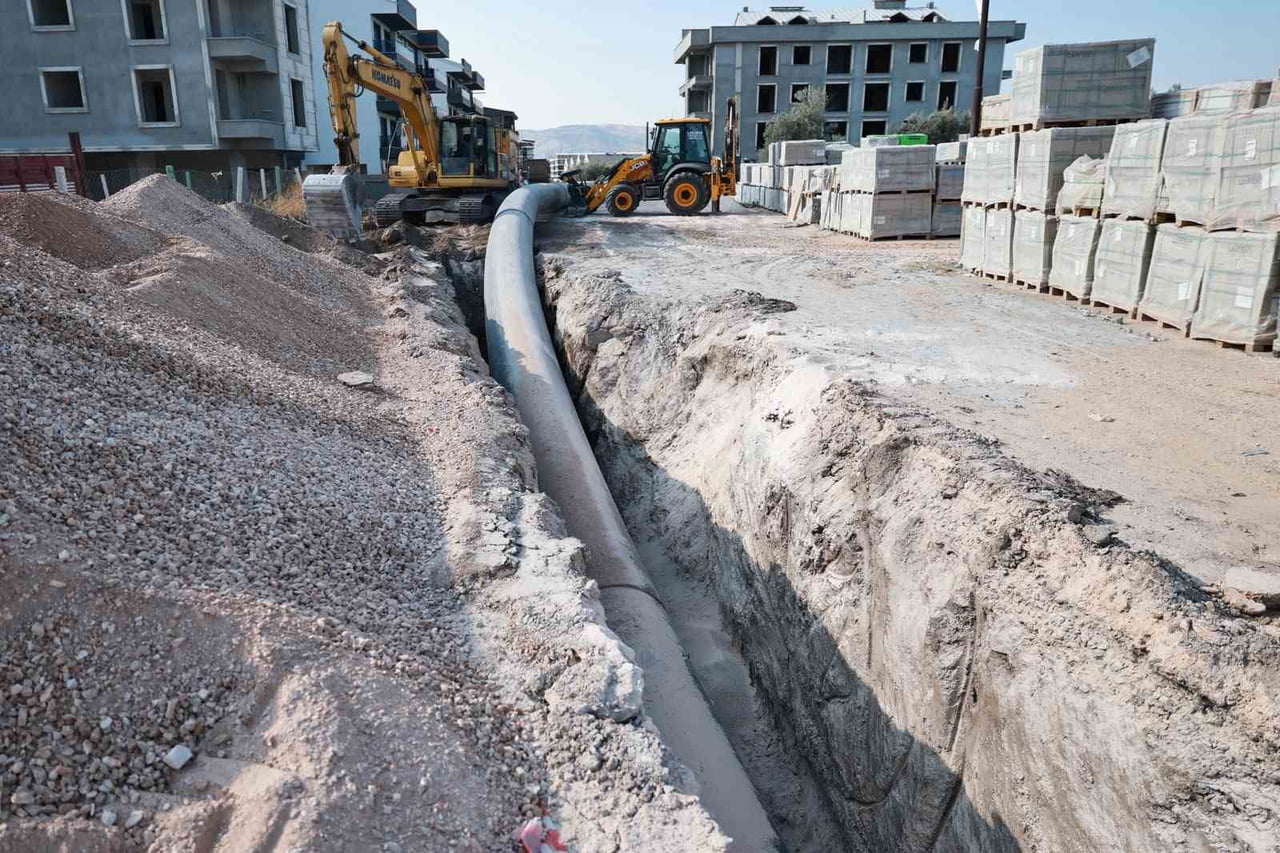 MANİSA BÜYÜKŞEHİR BELEDİYE BAŞKANI BESİM DUTLULU, AKHİSAR İLÇE MERKEZİNDE DEVAM EDEN 3,5...
