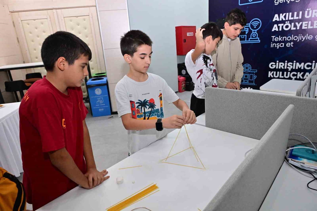 MANİSA BÜYÜKŞEHİR BELEDİYESİ AKADEMİ MANİSA, GENÇLERİN BİLİM, TEKNOLOJİ VE MÜHENDİSLİK ALANINDAKİ...