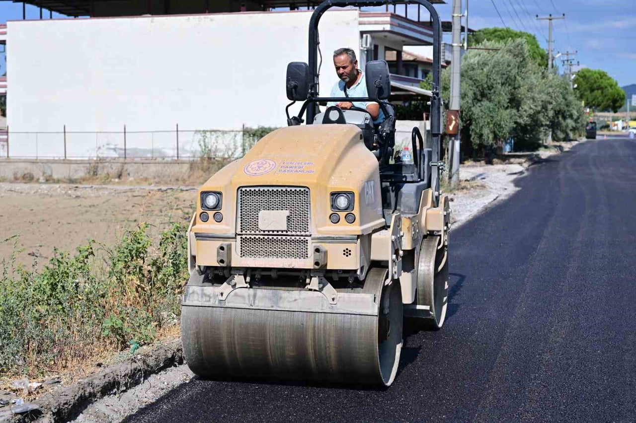 MANİSA BÜYÜKŞEHİR BELEDİYESİ, GÖLMARMARA İLÇESİNDEKİ NATO CADDESİ’NDE YOL YENİLEME ÇALIŞMASINA...