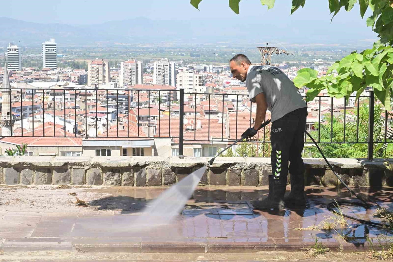 MANİSA BÜYÜKŞEHİR BELEDİYESİ, MUHTAR VE VATANDAŞLARDAN GELEN TALEPLER ÜZERİNE ULUTEPE CADDESİ’NDE...