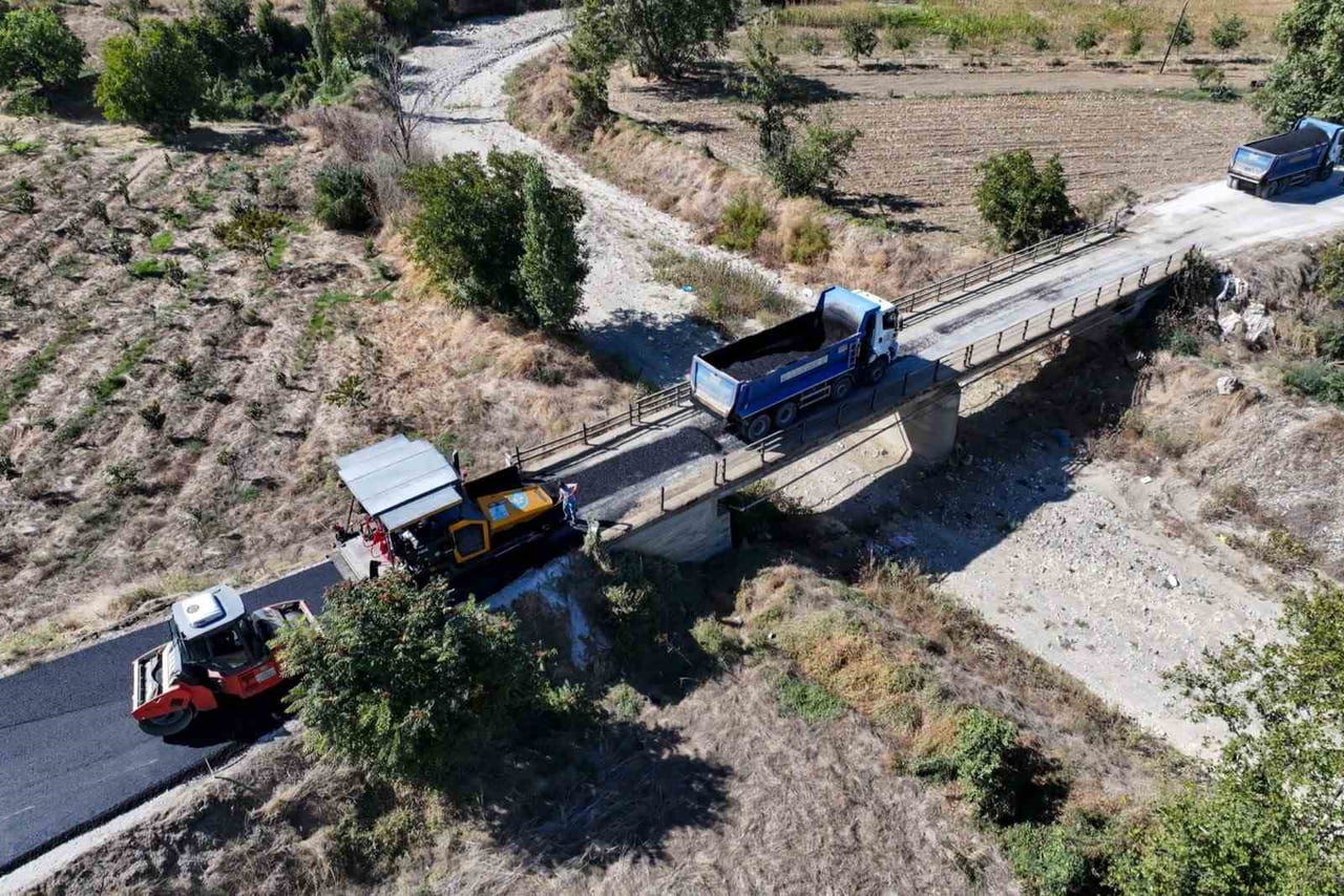 MANİSA BÜYÜKŞEHİR BELEDİYESİ, SARIGÖL İLÇESİNDE MAHALLELER ARASINDAKİ ULAŞIM KONFORUNU VE YOL...