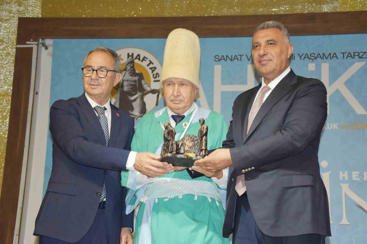 MANİSA’DA 39. AHİLİK HAFTASI KUTLAMALARI, CUMHURİYET MEYDANI’NDAKİ ATATÜRK VE MİLLİ EGEMENLİK...